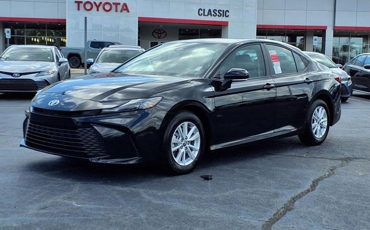 This 2025 Toyota Camry LE, has a Midnight Black…